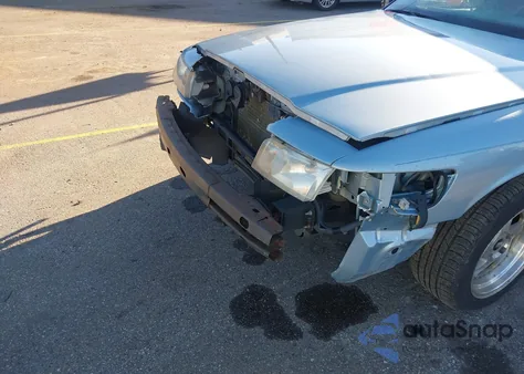 2002 Mercury Grand Marquis Gs z USA, uszkodzony, nr VIN 2MEFM74W62X624863